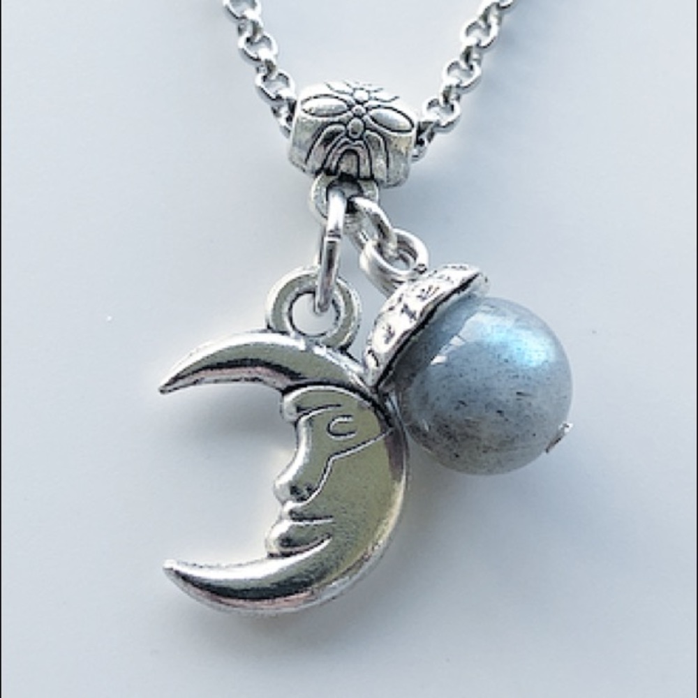 🔴SALE Labradorite gemstone & silver moon necklace - Picture 8 of 9